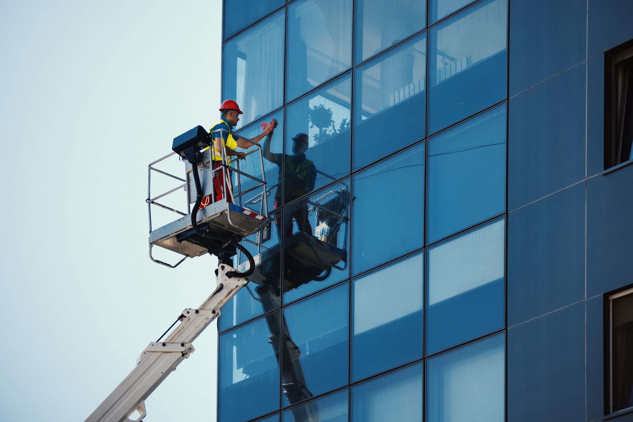Glasreinigung mit Hebebühne